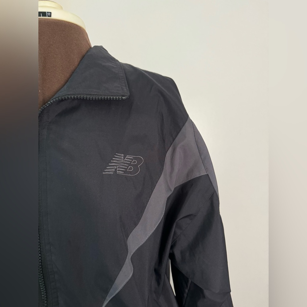 Women’s vintage New Balance windbreaker Jacket - Picture 2 of 16
